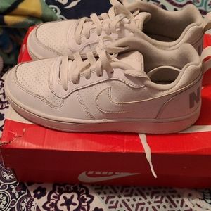 Boys Nike Court lowtops